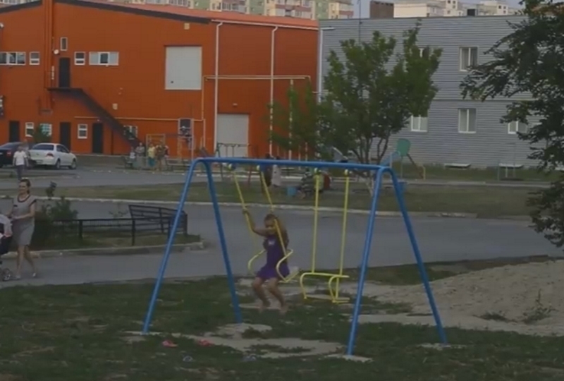  9-летней девочке оторвало палец на качелях в Волгодонске