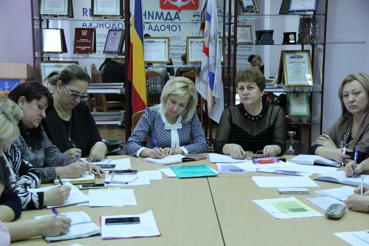 Помощники депутатов обсудили работу в округах и участие в городских мероприятиях 