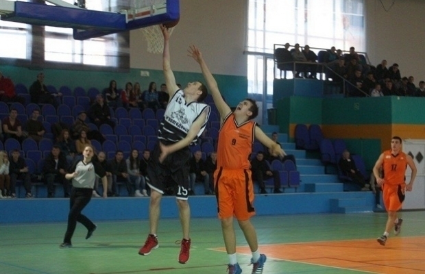 В чемпионате Волгодонска по баскетболу участвуют «Лысые», «Еноты», «Ландыши» и другие
