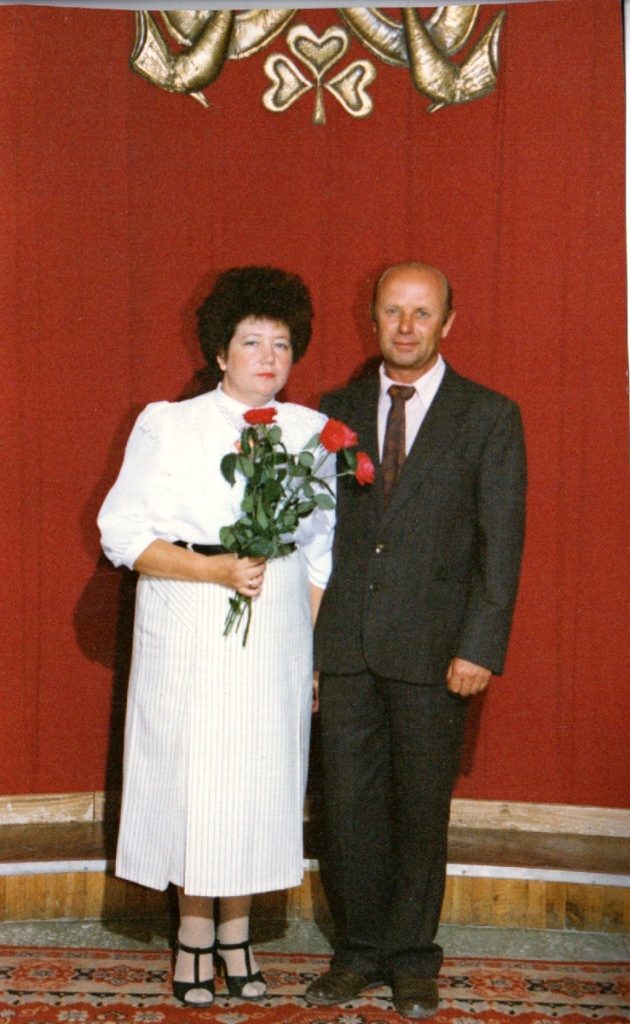 Саша и я регистрация в загсе 1989.jpg