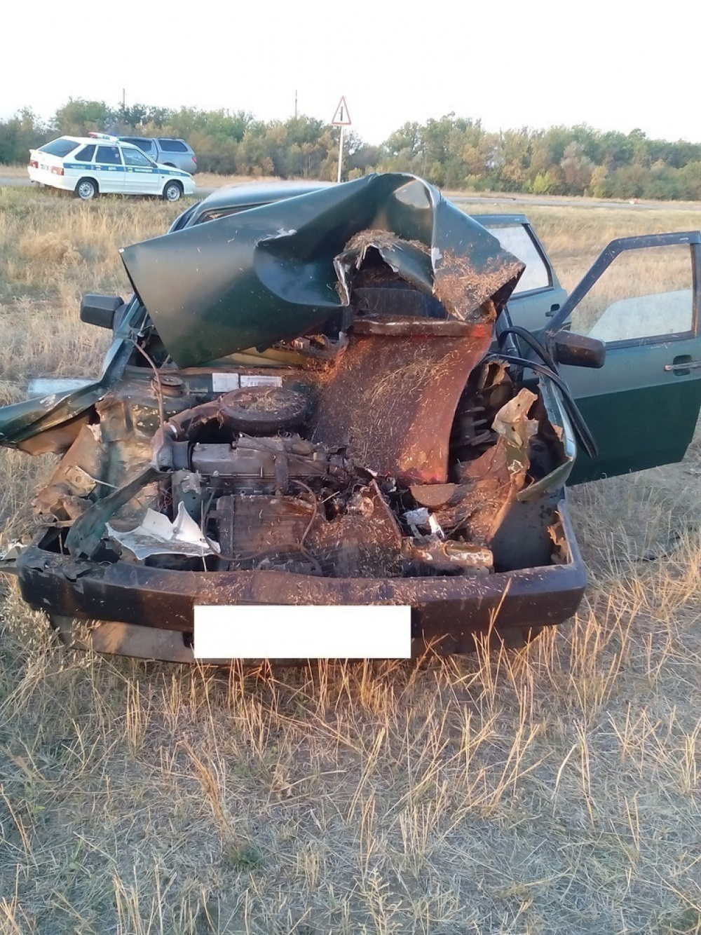 Пьяный водитель ВАЗа влетел в трактор в Волгодонском районе