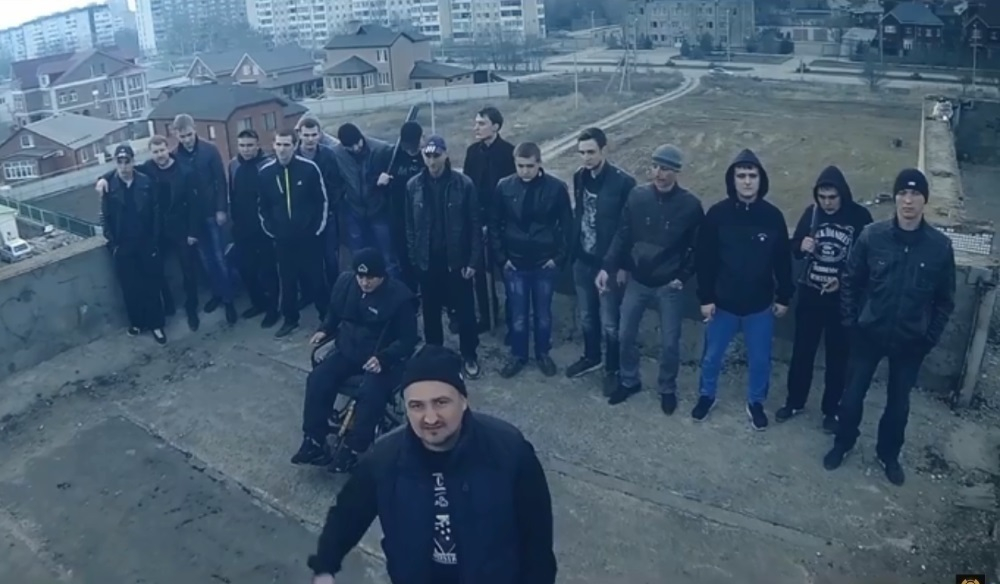 Сергей Boxer снял клип о 90-х в Волгодонске на трек «Наши дворы»