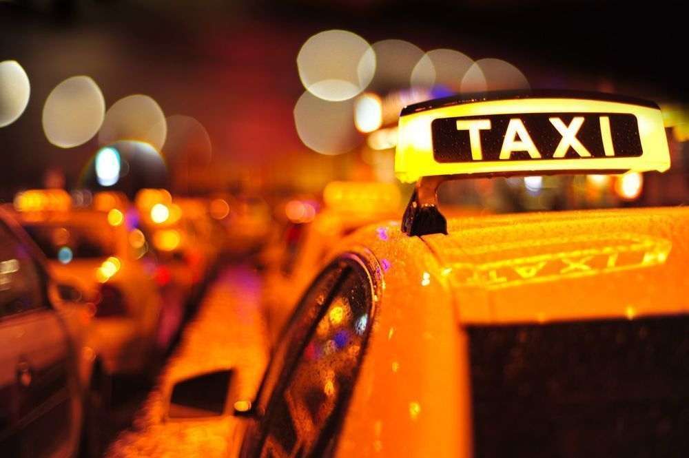 Поездка в такси по городу обошлась волгодонцу в 20 000 рублей