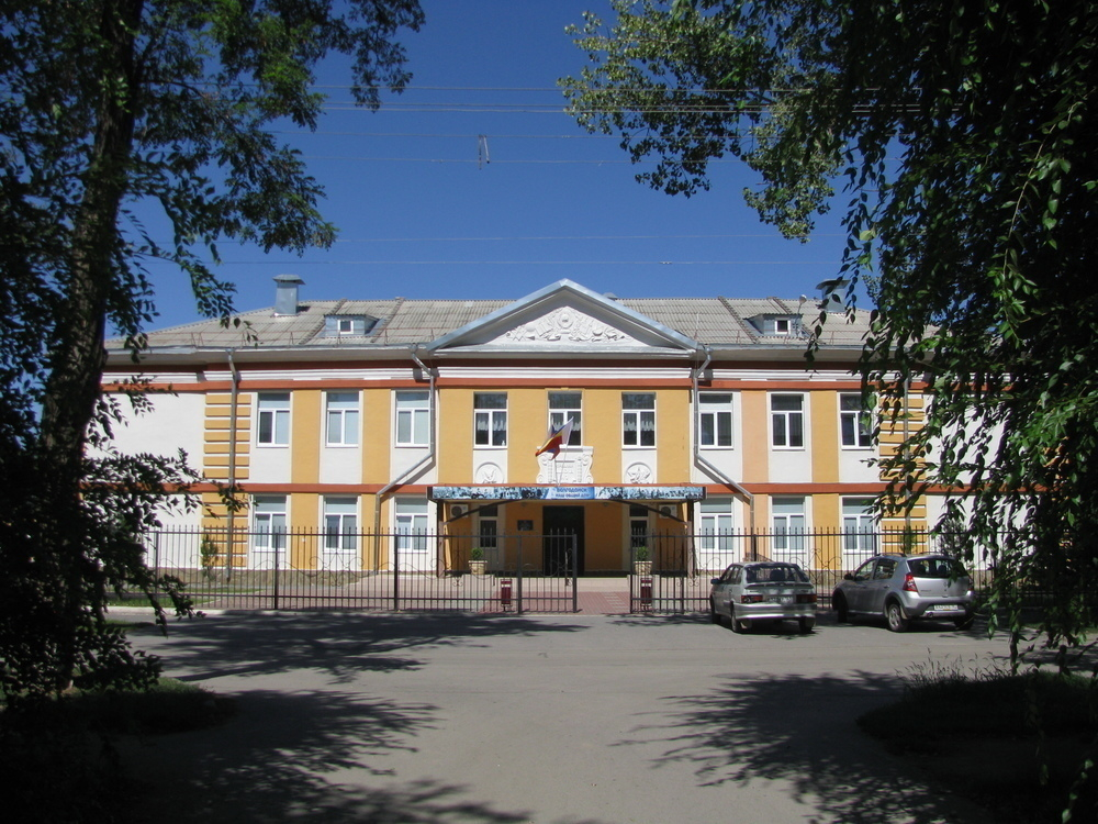 К некоторым школам Волгодонска ограничат подъезд автомобильного транспорта