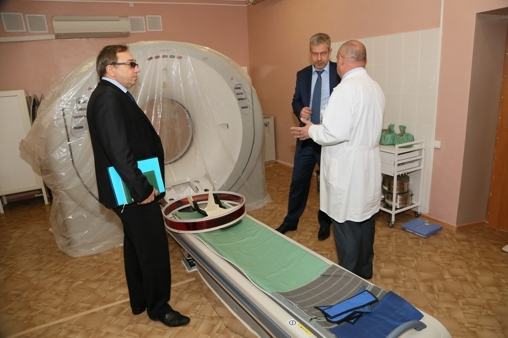 Медики Волгодонска пожаловались Иванову на сломанный томограф, изношенные машины «скорой» и на отсутствие ремонта в травмпункте