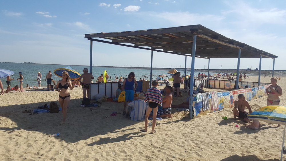 Цимлянский пляж заполонили сотни отдыхающих