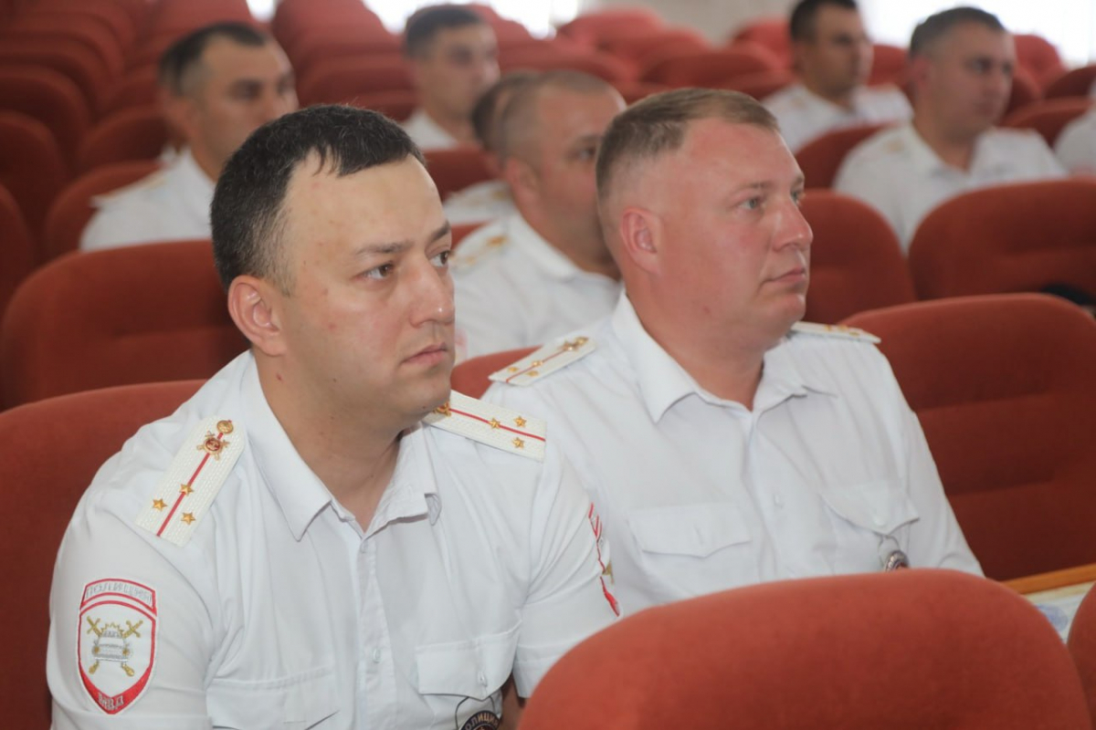 Юрий Мариненко поздравил сотрудников ГАИ с профессиональным праздником |  03.07.2024 | Волгодонск - БезФормата