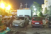  Работал пузатый мужик: появилось видео поджога кроссовера на В-9