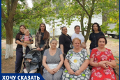  «Мужчина закрыл маленького ребенка своим телом»: появились новые подробности падения дерева на детскую площадку в Волгодонске 