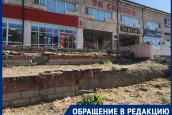 «Снесите это убожество уже!»: жители обеспокоены, что легендарный торговый центр «Сказка» превращается в руины 