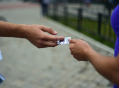 Полторы тысячи презервативов раздали волгодонцам в рамках акции «Останови ВИЧ-СПИД»