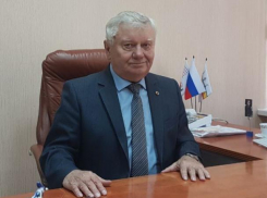 Главврач Виктор Жуков поздравил волгодонских коллег с профессиональным праздником