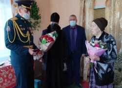 80-летней дочери погибшего фронтовика вручили удостоверение к его награде в Волгодонском районе