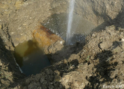 В Волгодонском районе в результате порывов трубопроводов жители Лагутники остались без воды  