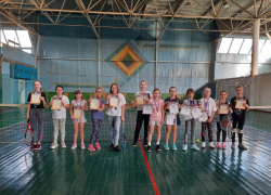 77 спортсменов от мала до велика разыграли кубки чемпионата Волгодонска по теннису