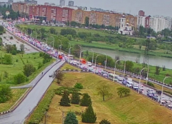 Огромная пробка парализовала движение по путепроводу в Волгодонске