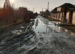 «Ограниченные финансовые возможности»: названа причина разрушенных дорог в станице Романовской