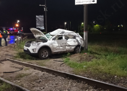 Под поезд попал легковой автомобиль в Волгодонске 