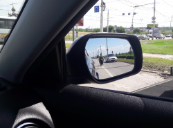 Человек на проезжей части.