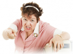 БЕСПРЕДЕЛ! Официантка вышвырнула из кафе пенсионеров!