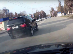 через две сплошные в центре города