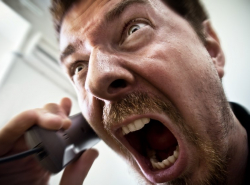 Хватит ставить машины на тратуарах!!!