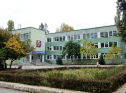 Изгородь вокруг педагогического колледжа
