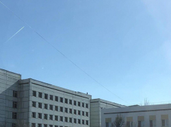 Дети на крыше больницы на Гагарина 