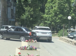 Стукнула и уехала 