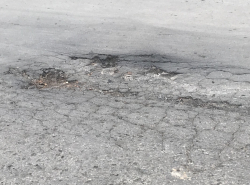 Дырки, дырочки в дороге