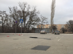 Снесли знак на парковке