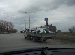 Вот так кто-то вывозит мусор