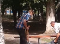 Алкаши на детской площадке! 