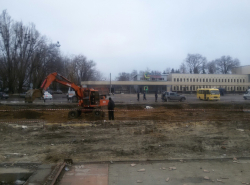 Что за огромную яму роют у вокзала?
