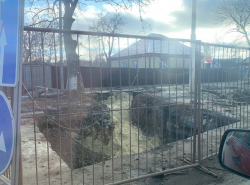 ВКХ копает яму до центра Земли на Первомайке?