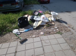 Мусорная свалка в центре города на проспекте Строителей