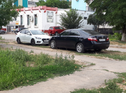 Парковка на газоне