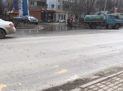 На Энтузиастов опять потекли какашки