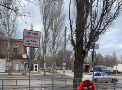 Плевать на знаки, торгуют прямо под ними