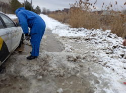 Такси утонуло в нашей луже