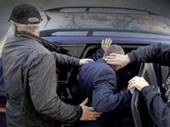 Волгодонца насильно усадили в машину, где избили и ограбили