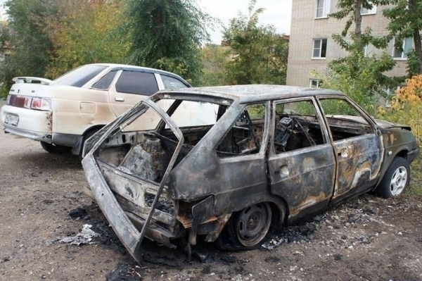 В поселке Зимовниковки сгорел ВАЗ-2109