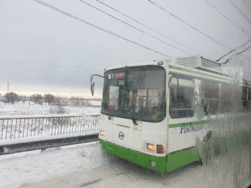 Авария на путепроводе парализовала движение троллейбусов и других автомобилей в Волгодонске