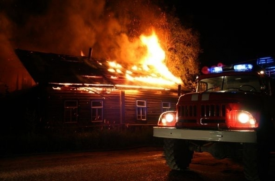 В Волгодонске дотла сгорел жилой дом