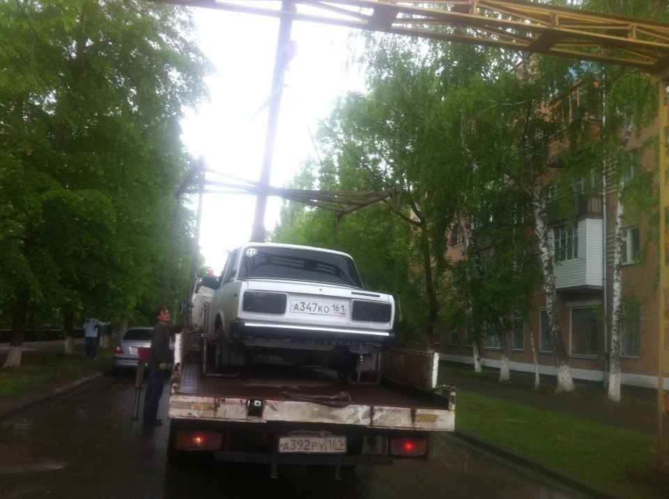 В Волгодонске в праздник возле парка Победы эвакуировали машины