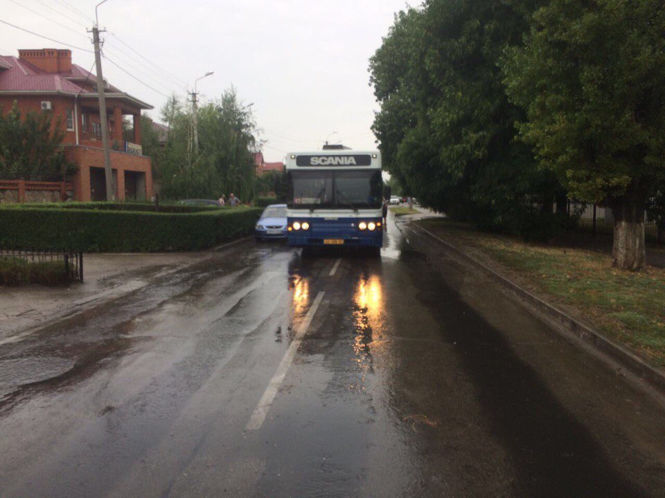 Автобус сбил пешехода возле редакции «Блокнот» в Волгодонске