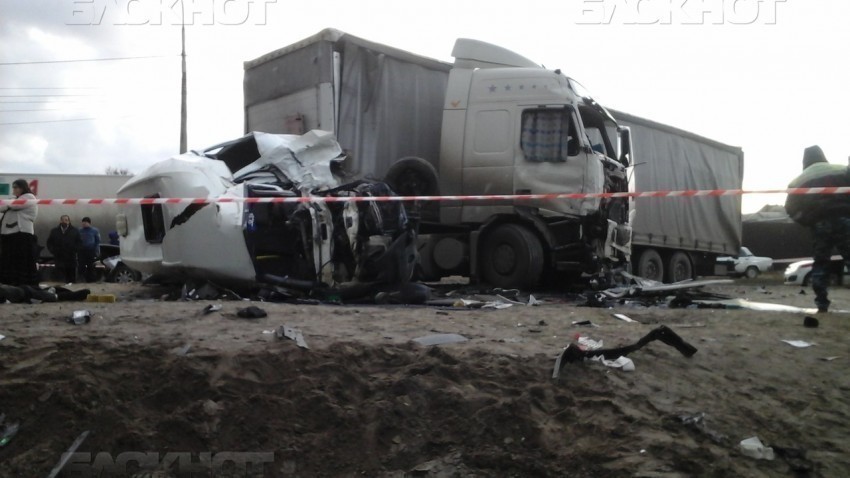 ДТП грузовика и маршрутки в Волгограде