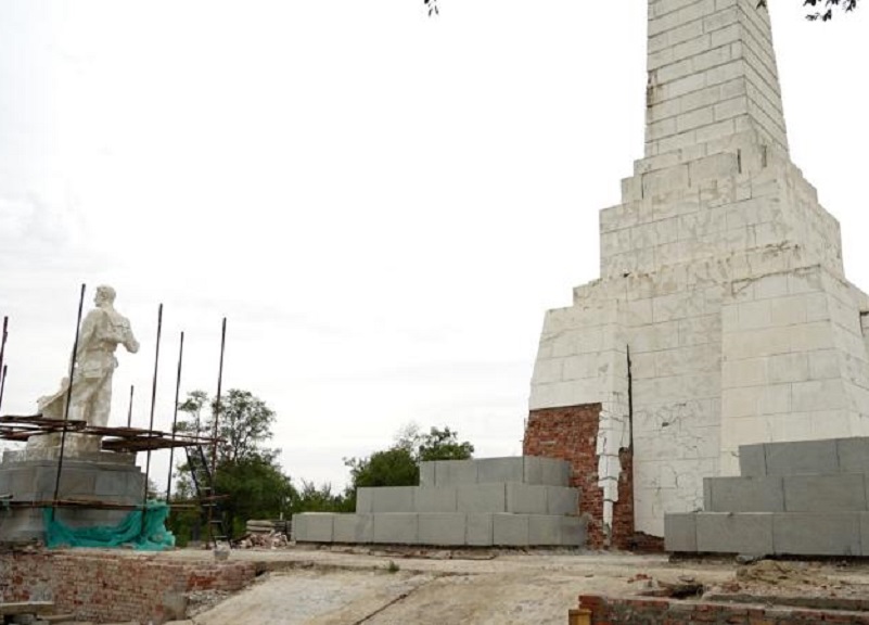 Реставрацию обелиска строителям ГЭС в Цимлянске должны выполнить до конца октября