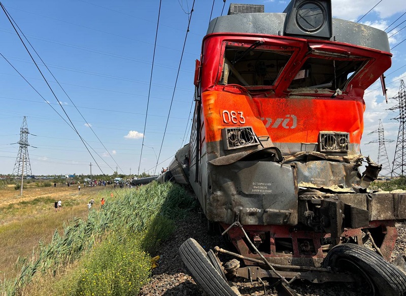 Пострадавших при крушении поезда в Котельниково доставят в БСМП Волгодонска 
