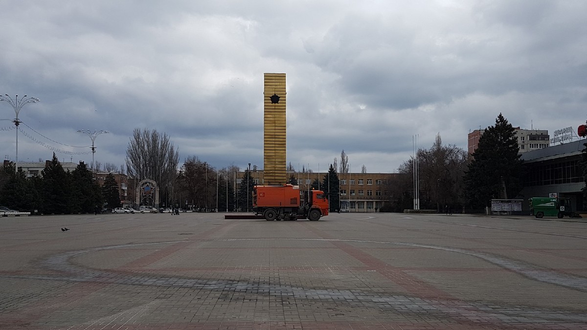 Очистка ливневок, уборка грязи и прошлогодней листвы: Волгодонск приводят в  порядок